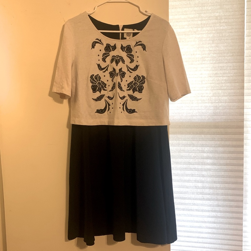 GUC Anthropologie dress with unique embroidered cut out design on front.